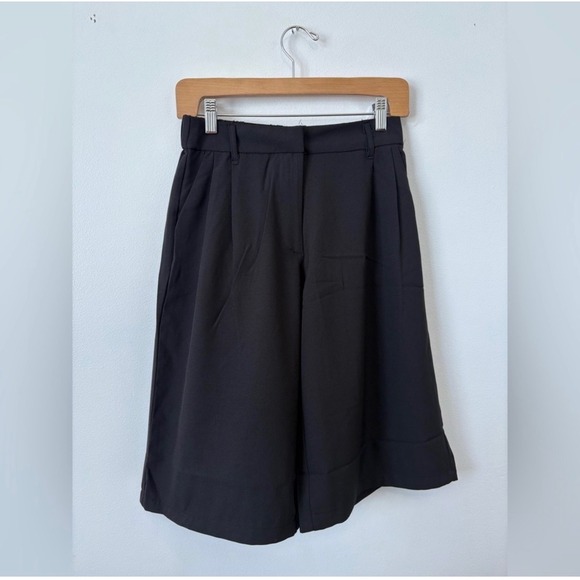 Hunter & Brown Cream De La Crepe Bermuda Shorts – Black – NWT – Large - Picture 2 of 5